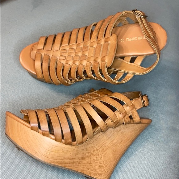 Mossimo Supply Co. cognac strappy platform wedge size 9 - Picture 1 of 9